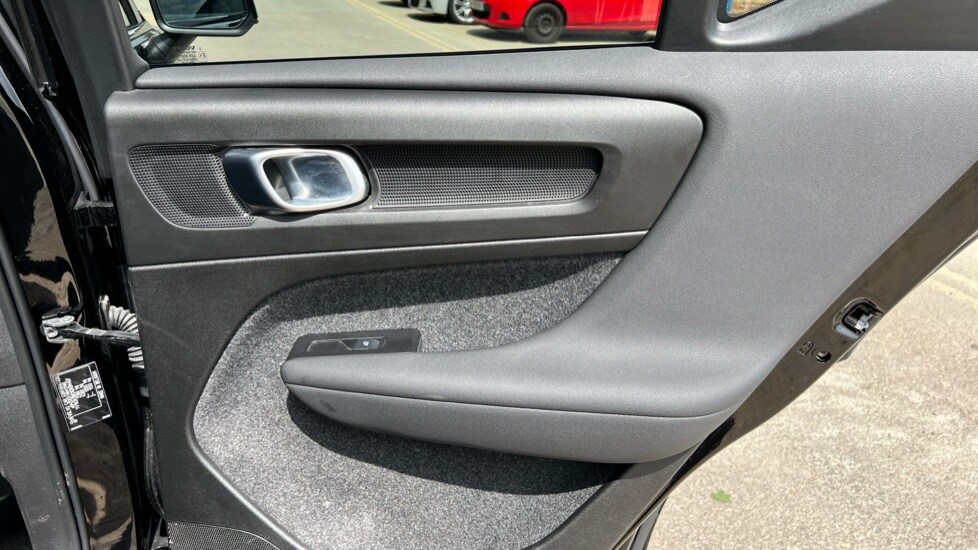 Used Volvo XC40 2021 for sale - 76540050: Photo 40