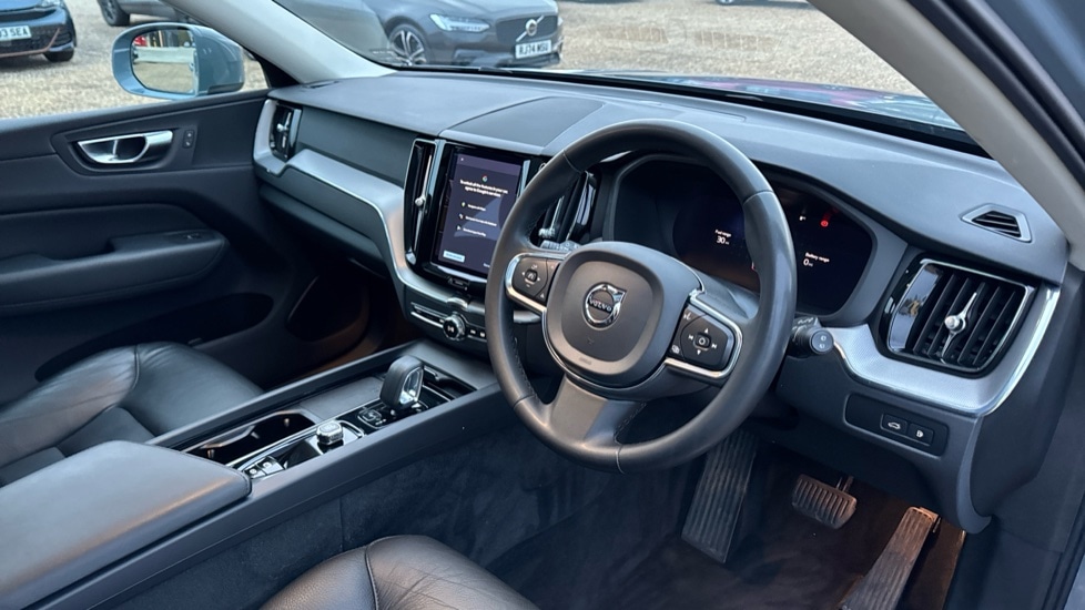 Used Volvo XC60 2022 for sale - 76901236: Photo 5