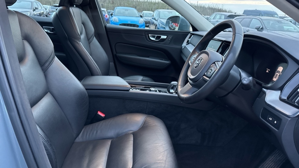 Used Volvo XC60 2022 for sale - 76901236: Photo 9