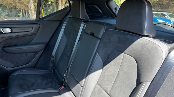Used Volvo XC40 2023 for sale - 75439722: Photo 37
