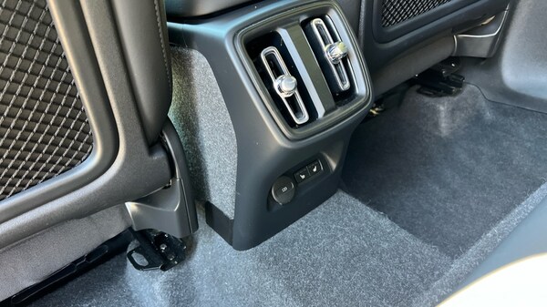 Used Volvo XC40 2023 for sale - 75439722: Photo 39