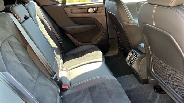 Used Volvo XC40 2023 for sale - 75439722: Photo 44