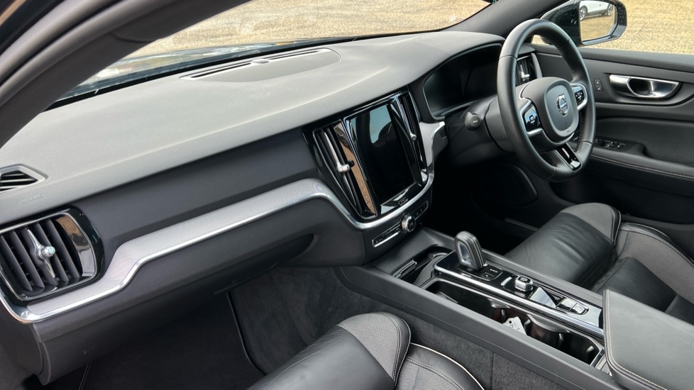 Used Volvo V60 2021 for sale - 76971205: Photo 4