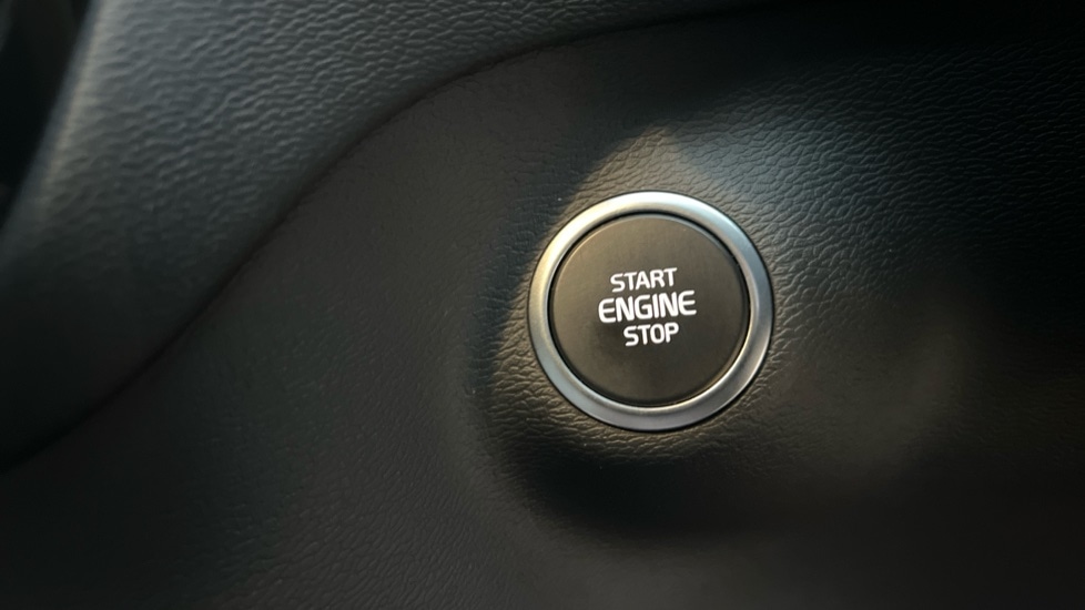 Used Volvo XC40 2025 for sale - 75886976: Photo 28