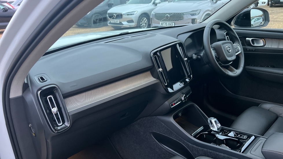 Used Volvo XC40 2025 for sale - 75886976: Photo 4