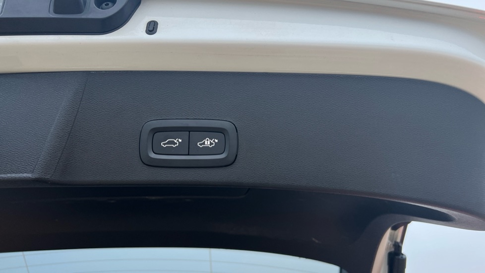 Used Volvo XC40 2025 for sale - 75886976: Photo 45