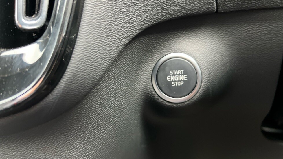Used Volvo XC40 2025 for sale - 75943229: Photo 28