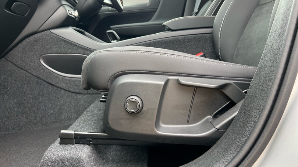 Used Volvo XC40 2025 for sale - 75943229: Photo 32