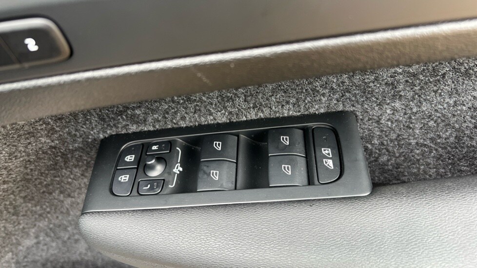 Used Volvo XC40 2025 for sale - 75943229: Photo 33