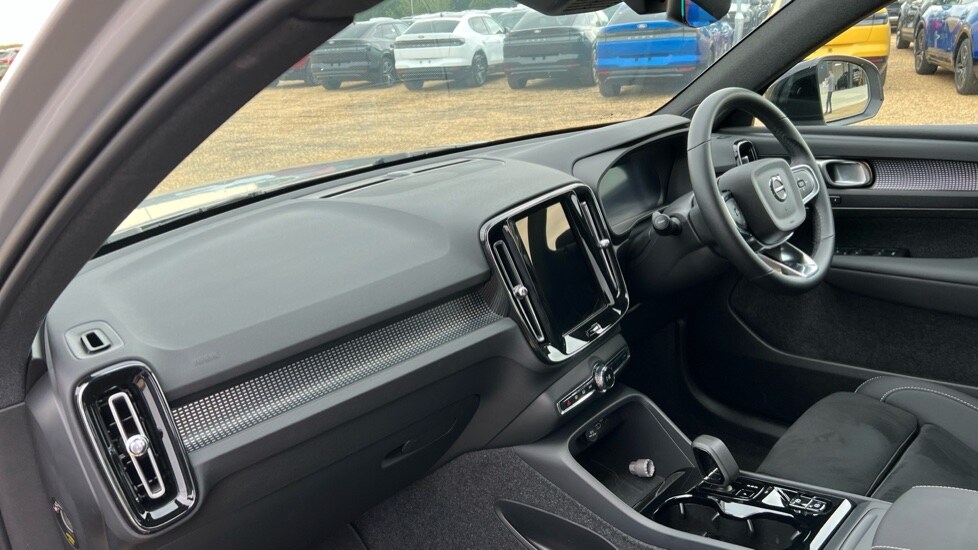 Used Volvo XC40 2025 for sale - 75943229: Photo 4