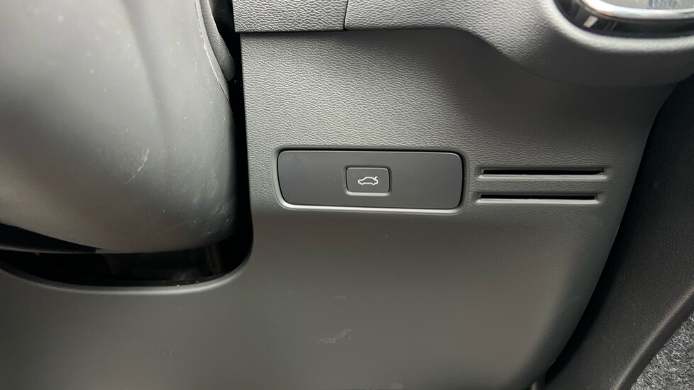 Used Volvo XC40 2025 for sale - 75943229: Photo 46