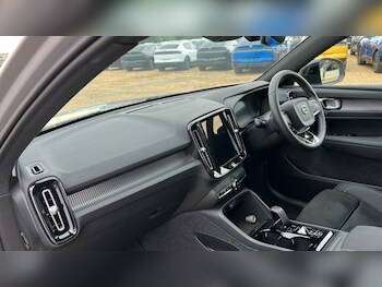 Used Volvo XC40 2025 for sale - 75943229: Photo 4