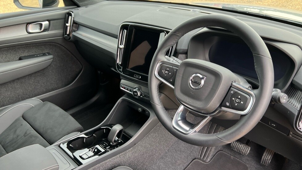 Used Volvo XC40 2025 for sale - 75943229: Photo 5