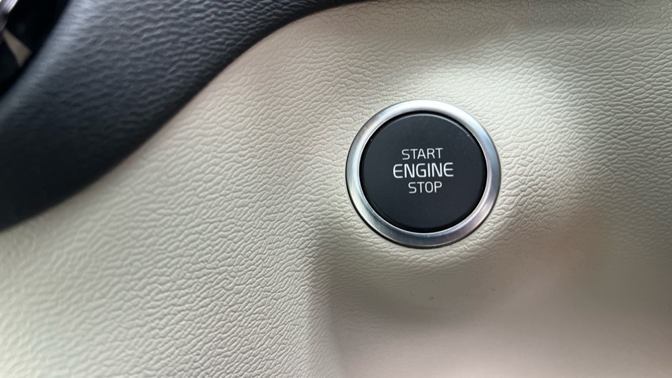 Used Volvo XC40 2023 for sale - 76014967: Photo 28