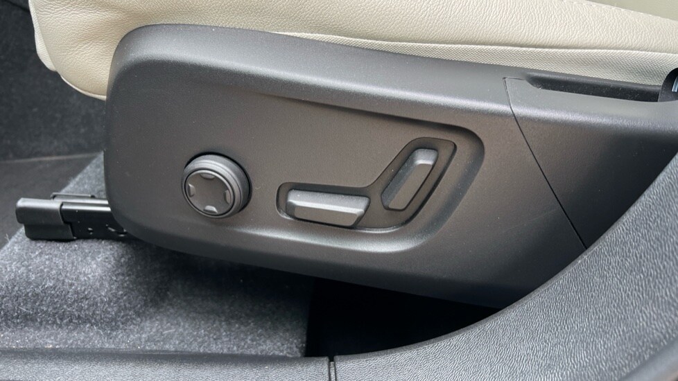 Used Volvo XC40 2023 for sale - 76014967: Photo 32