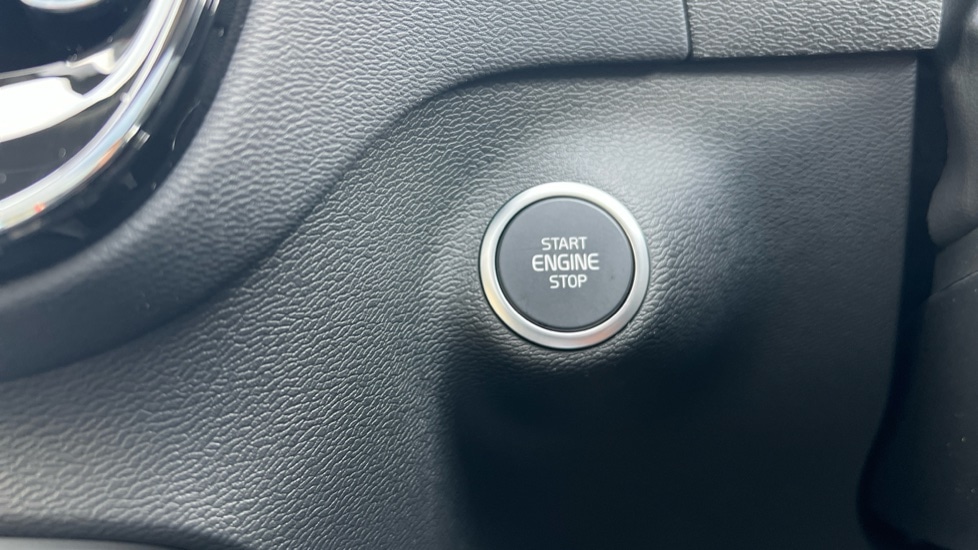 Used Volvo XC40 2025 for sale - 76479713: Photo 28