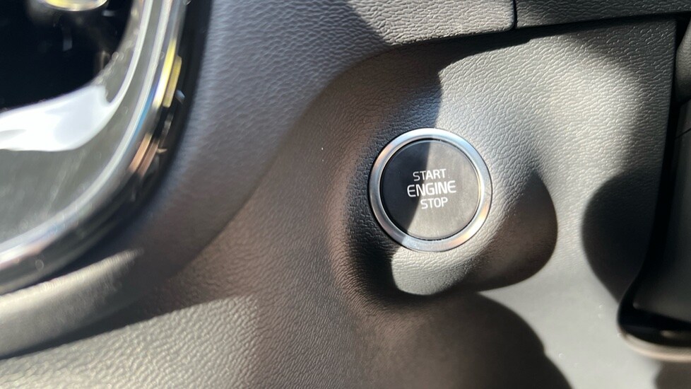 Used Volvo XC40 2024 for sale - 75874124: Photo 28