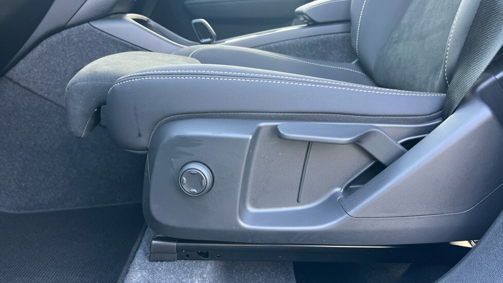 Used Volvo XC40 2024 for sale - 75874124: Photo 32