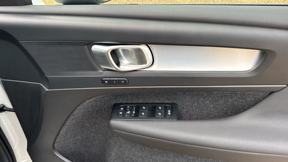 Used Volvo XC40 2025 for sale - 76458975: Photo 15