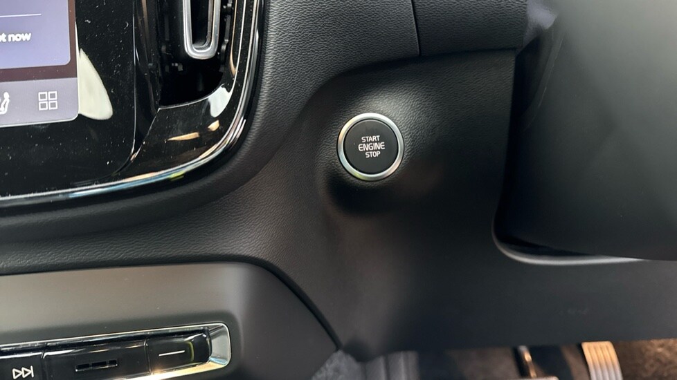 Used Volvo XC40 2025 for sale - 76458975: Photo 28