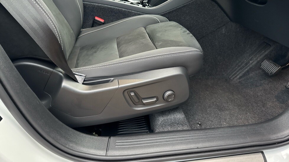 Used Volvo XC40 2025 for sale - 76458975: Photo 32