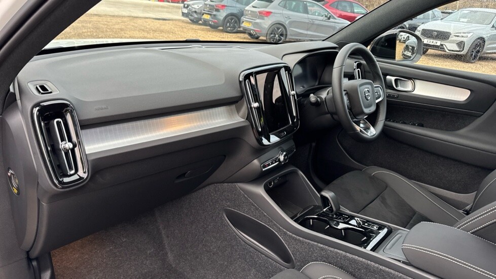 Used Volvo XC40 2025 for sale - 76458975: Photo 4
