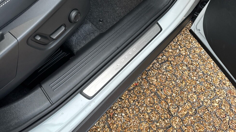 Used Volvo XC40 2025 for sale - 76458975: Photo 43