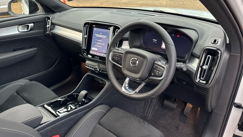 Used Volvo XC40 2025 for sale - 76458975: Photo 5