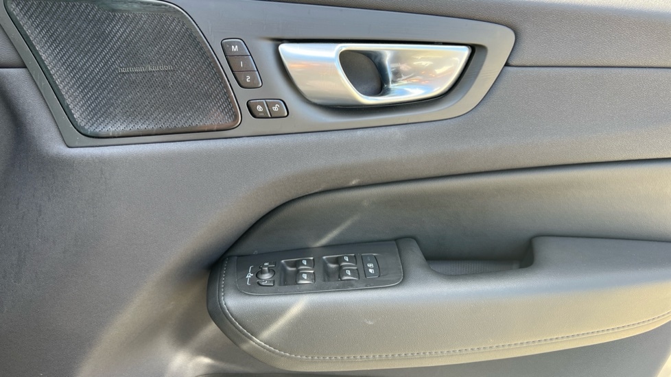 Used Volvo XC60 2023 for sale - 76044455: Photo 15