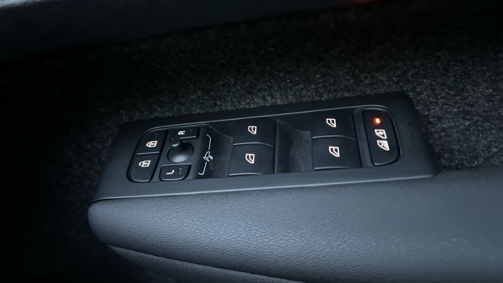 Used Volvo XC40 2024 for sale - 76400729: Photo 33