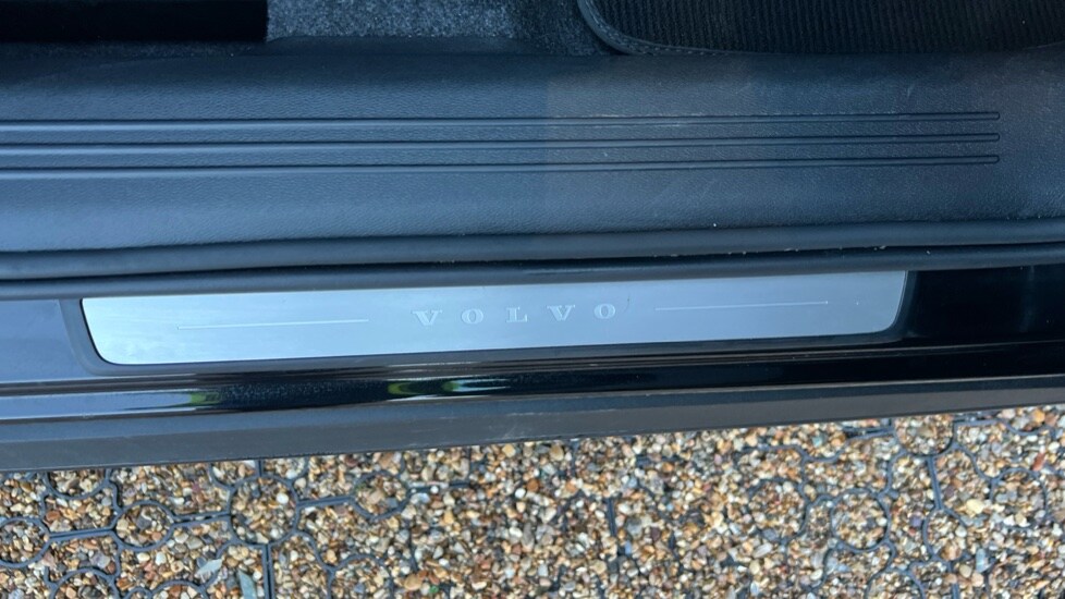 Used Volvo XC40 2024 for sale - 76400729: Photo 43