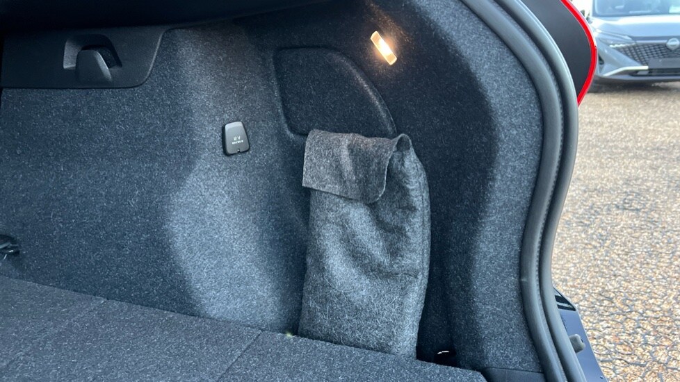 Used Volvo XC40 2024 for sale - 76400729: Photo 46