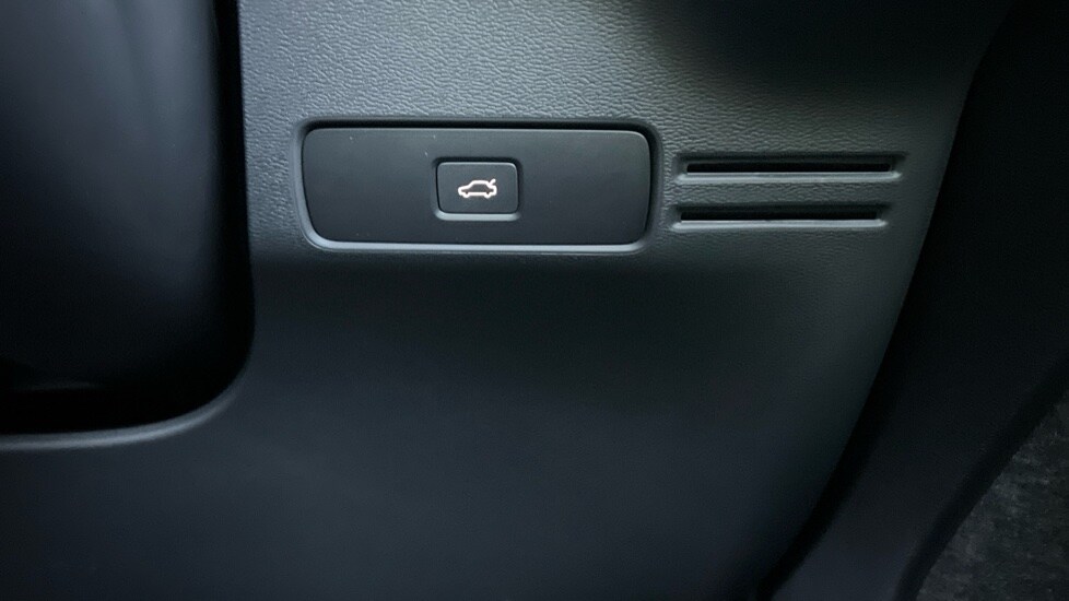 Used Volvo XC40 2024 for sale - 76400729: Photo 47