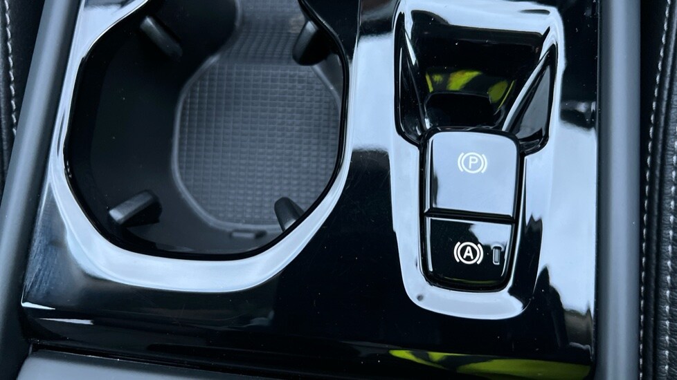 Used Volvo XC40 2024 for sale - 76400729: Photo 49