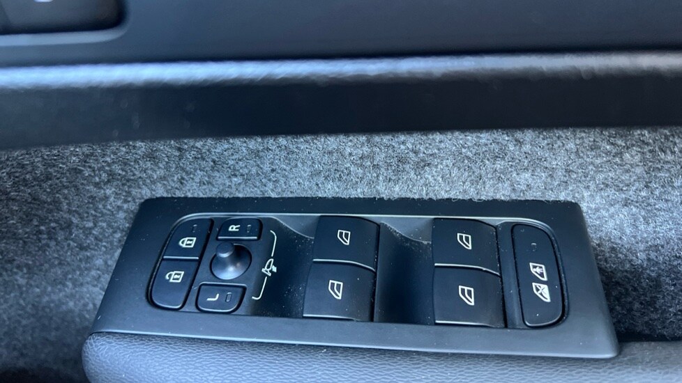 Used Volvo XC40 2025 for sale - 76276555: Photo 33