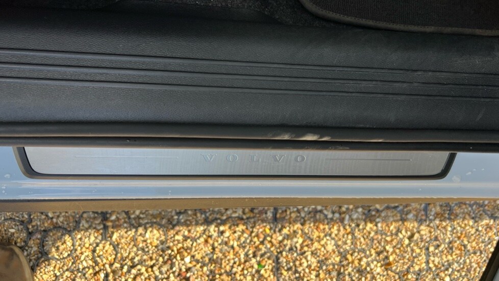 Used Volvo XC40 2025 for sale - 76276555: Photo 43