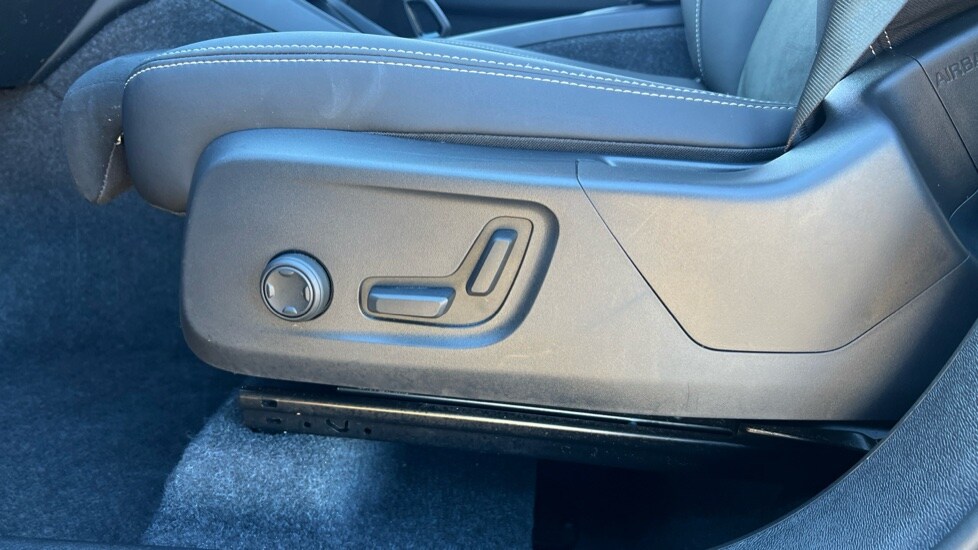 Used Volvo XC40 2024 for sale - 76021875: Photo 32
