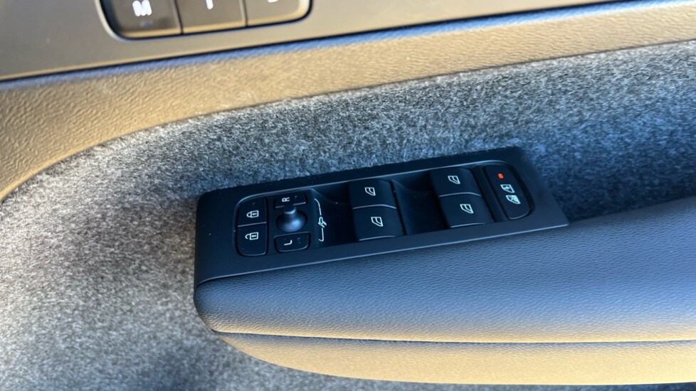 Used Volvo XC40 2024 for sale - 76021875: Photo 33