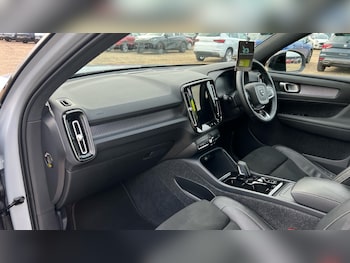 Used Volvo XC40 2022 for sale - 76754640: Photo