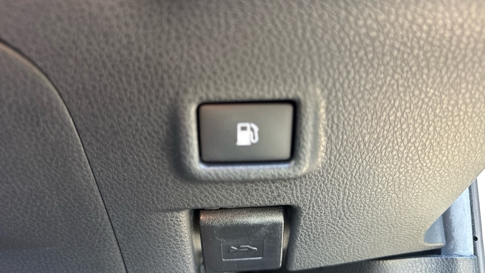 Used Toyota C-HR 2019 for sale - 75595729: Photo 57