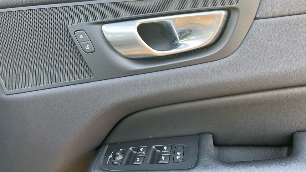 Used Volvo XC60 2023 for sale - 75984836: Photo 15