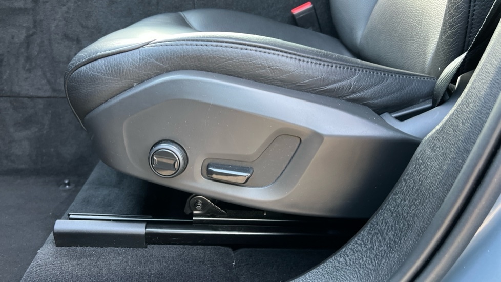Used Volvo XC60 2023 for sale - 75984836: Photo 32