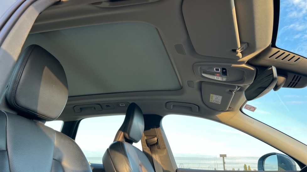 Used Volvo XC60 2023 for sale - 75984836: Photo 44