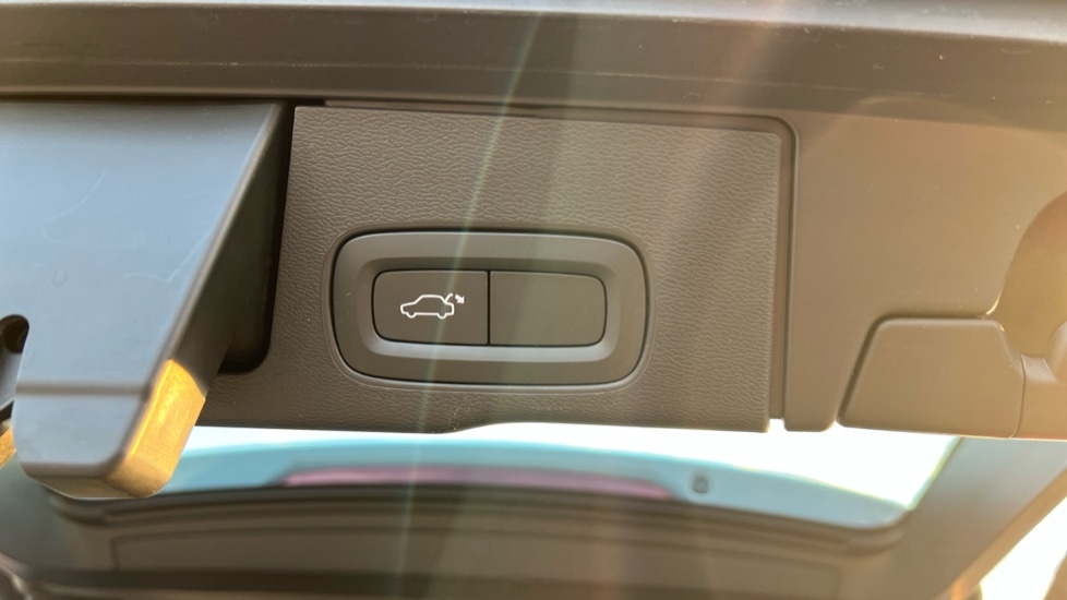 Used Volvo XC60 2023 for sale - 75984836: Photo 45