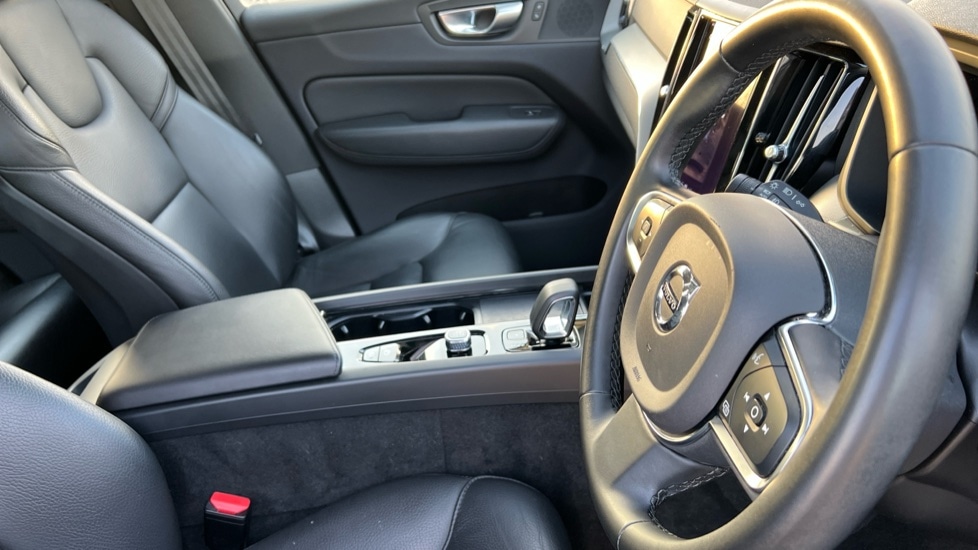 Used Volvo XC60 2023 for sale - 75984836: Photo 9