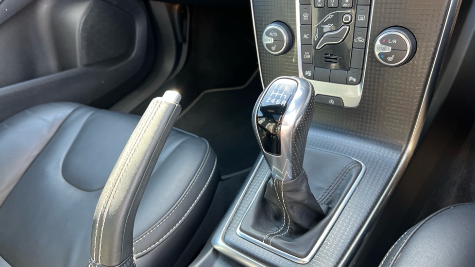 Used Volvo V40 2019 for sale - 75984858: Photo 14