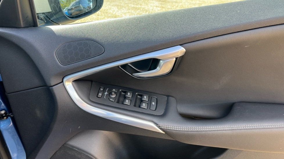 Used Volvo V40 2019 for sale - 75984858: Photo 15