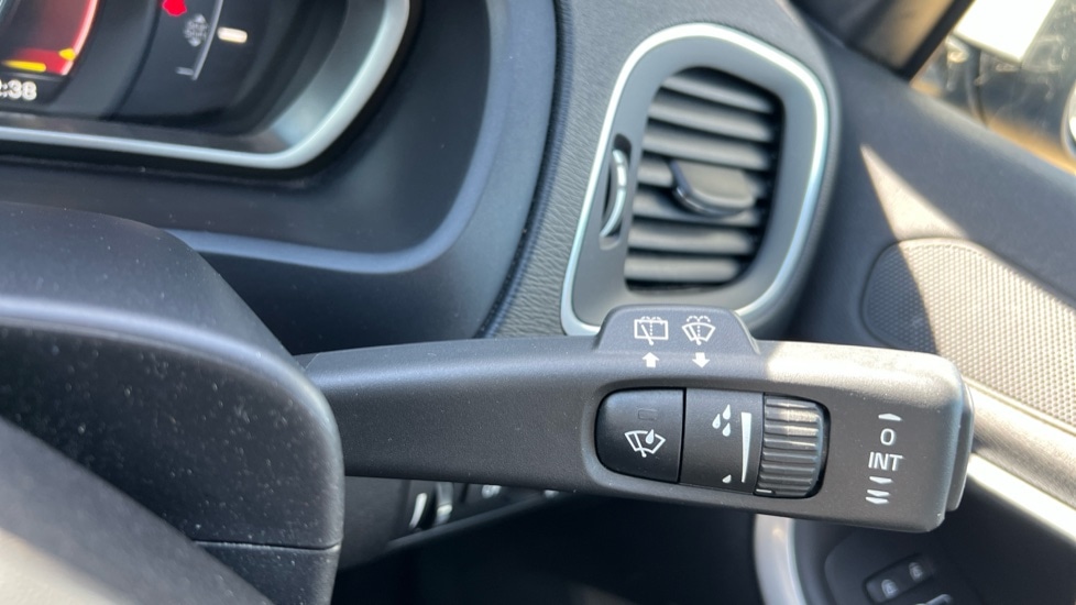 Used Volvo V40 2019 for sale - 75984858: Photo 30
