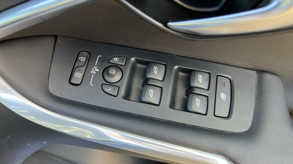 Used Volvo V40 2019 for sale - 75984858: Photo 33