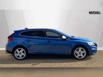 Used Volvo V40 2019 for sale - 75984858: Photo